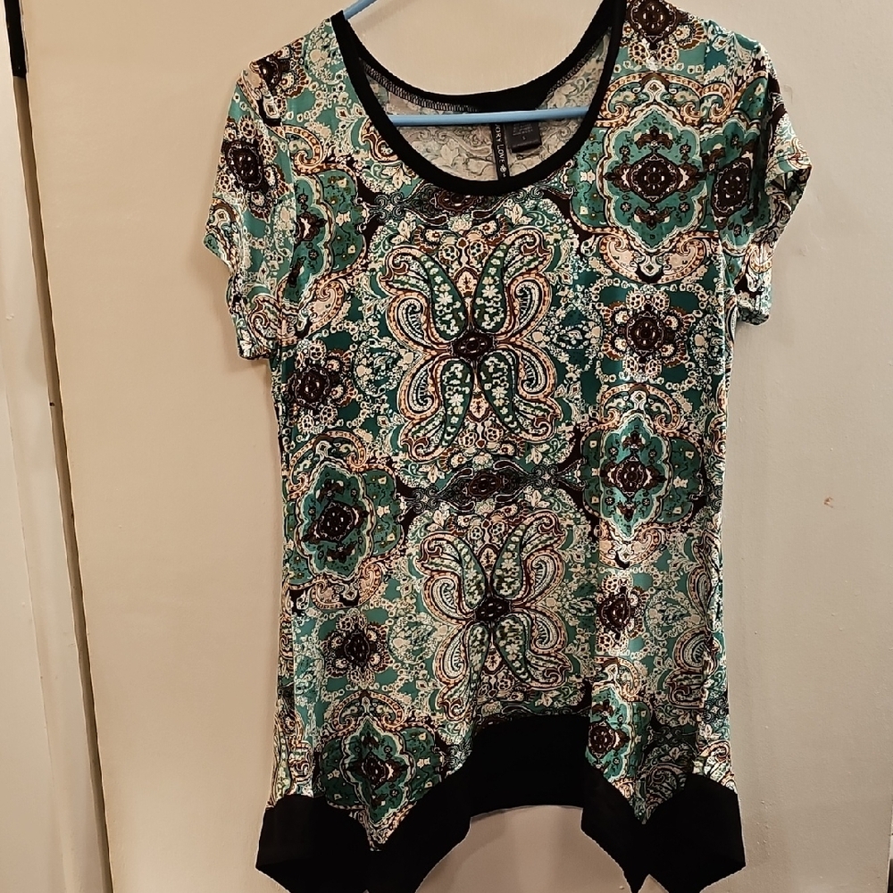 Asymmetrical Bottom Hem Graphic Blouse